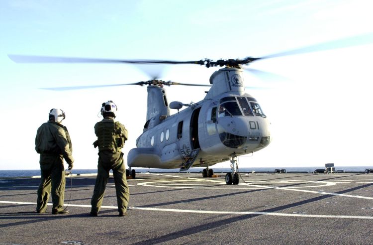 Image: CH-46D Sea Knight Helicopter